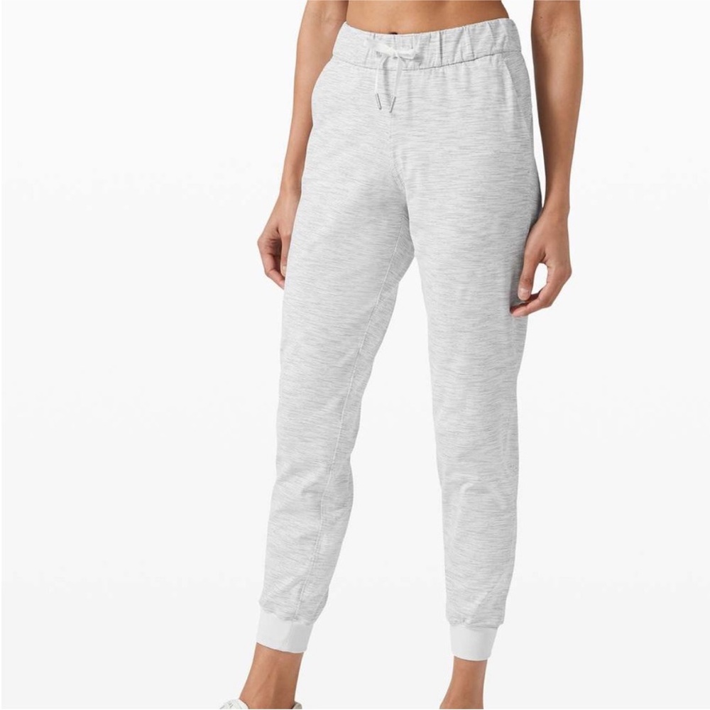 Lululemon on the fly joggers 4